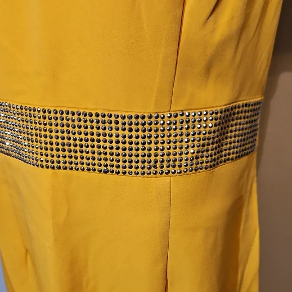 Elegant Yellow Dress with Gold Accents - Picture 2 of 11